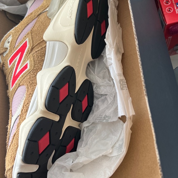 New Balance Tan and Pink Sneakers with Red Accents - Picture 6 of 11
